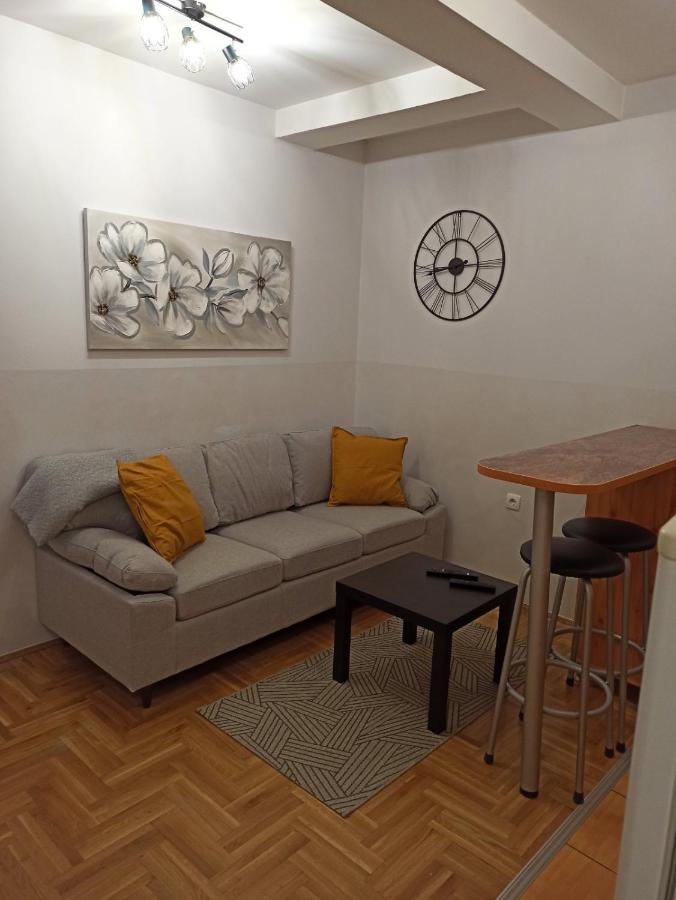 Ema Lux 3 Apartment Novi Sad Exterior foto