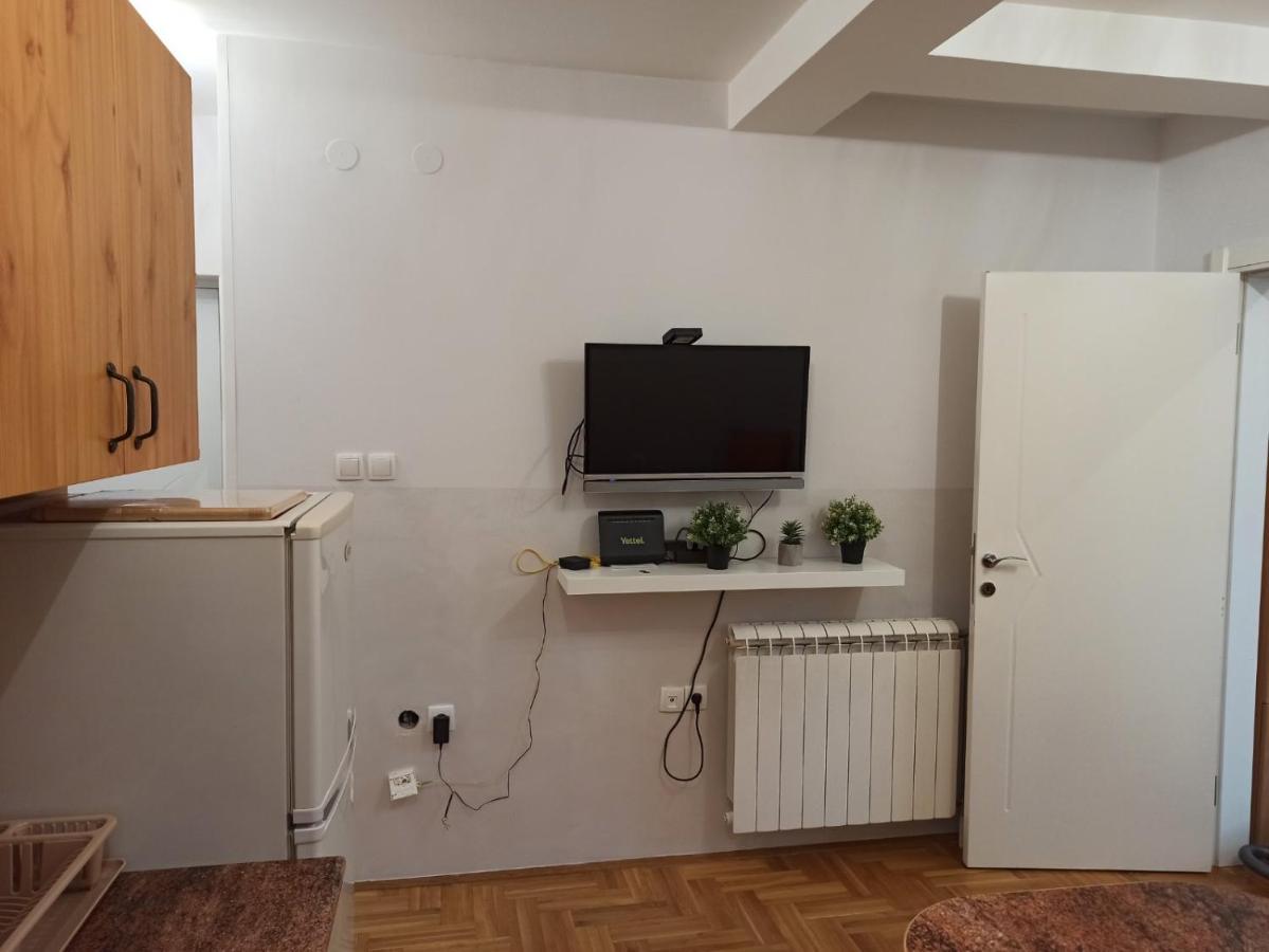 Ema Lux 3 Apartment Novi Sad Exterior foto